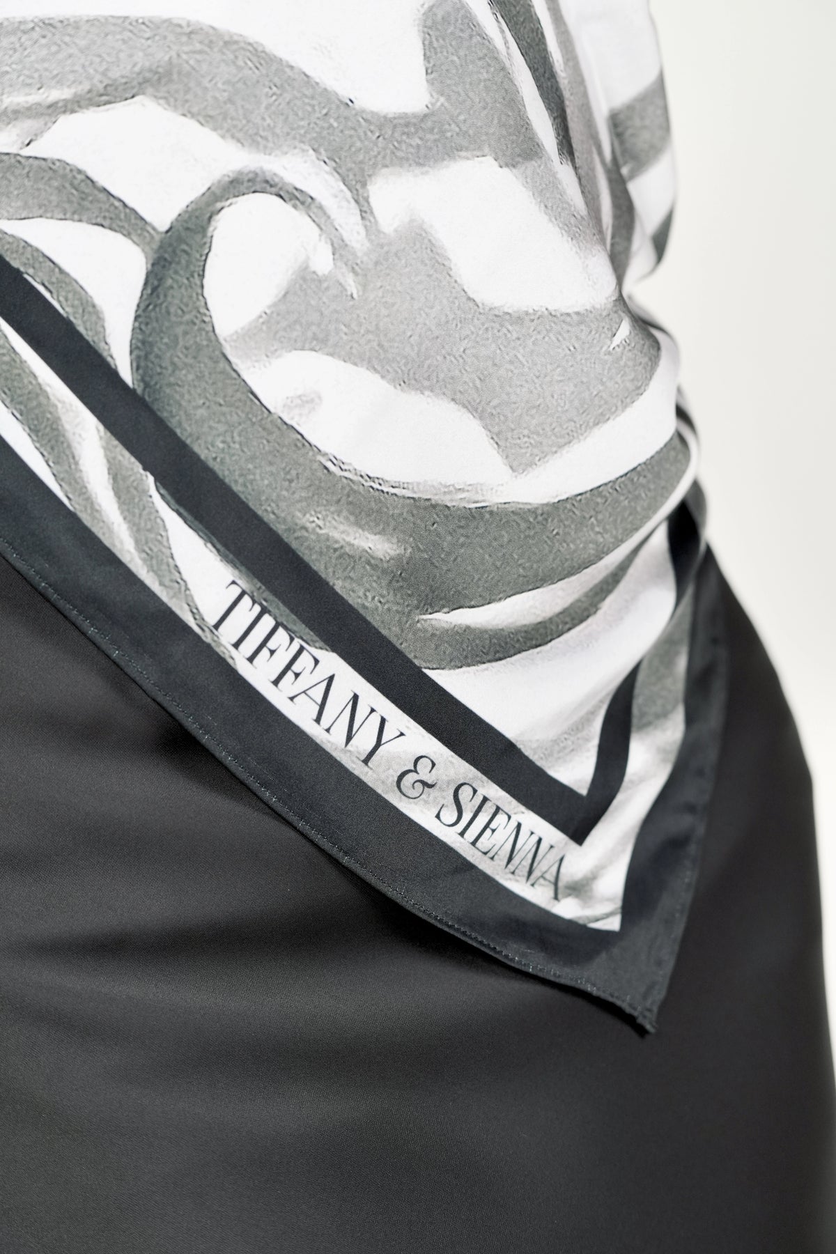 Scarf Obsidian Veil